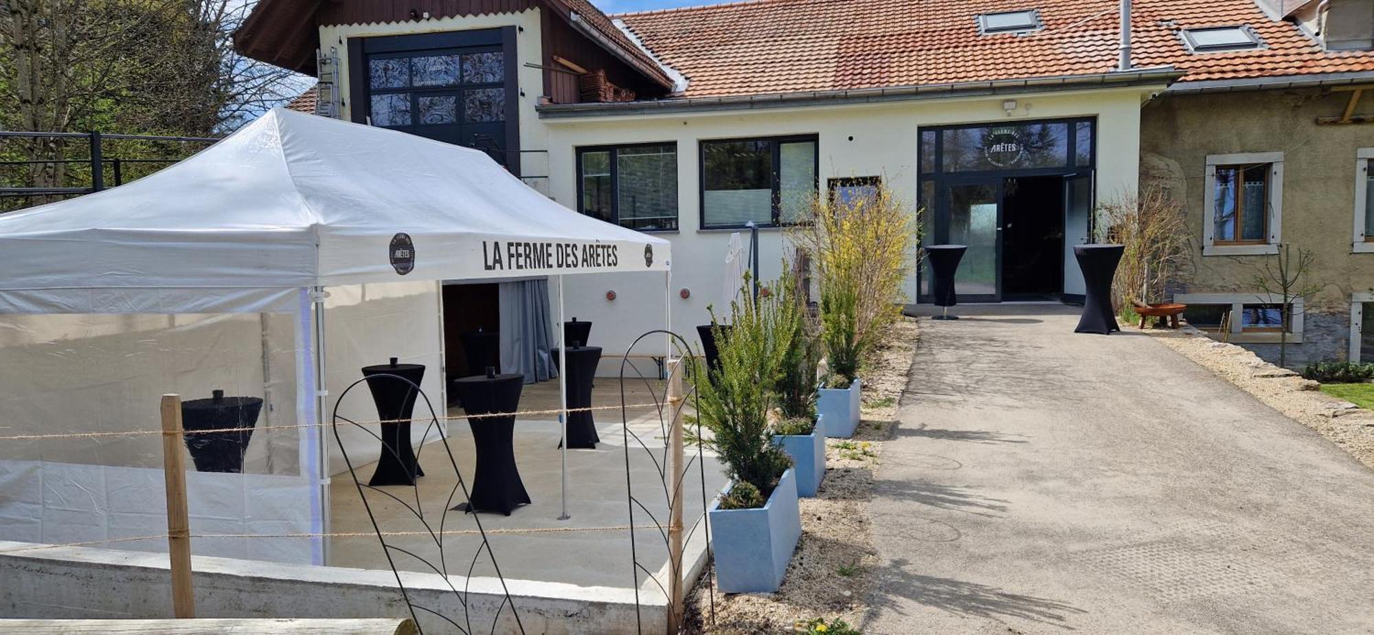 拉绍德封La Ferme Des Aretes住宿加早餐旅馆 外观 照片